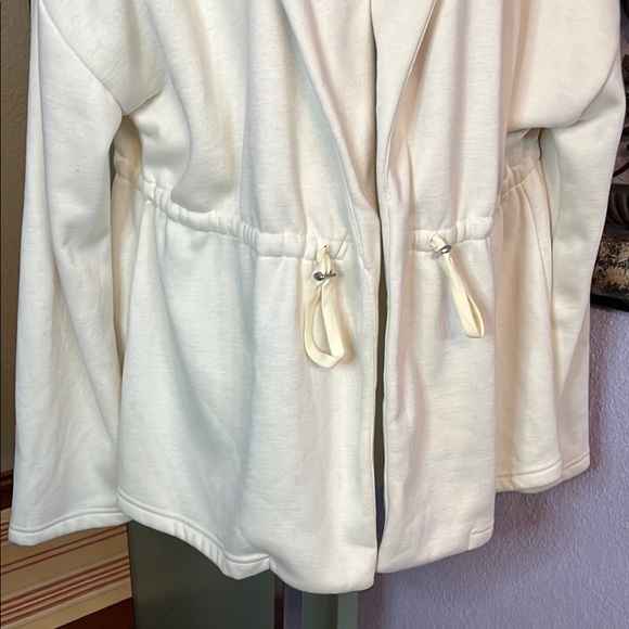 NWT Fabletics Jacket Winter White Fleece Open Front Oversized Sz XL - Picture 5 of 10